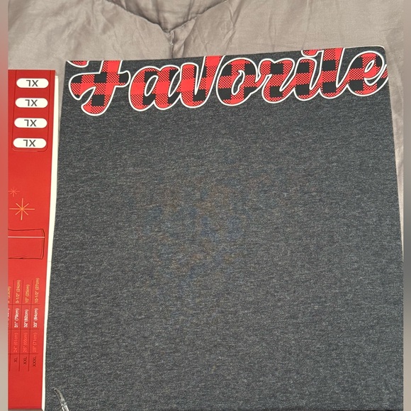 XL SANTAS FAVORITE TEE! - Picture 2 of 4